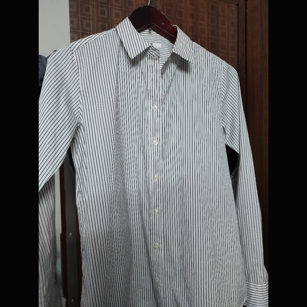 Uniqlo Stripe Shirt 🤍 - Picture 7 of 10